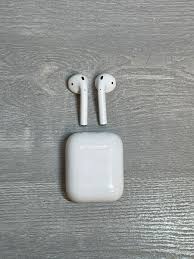 Apple AirPods 1st gen (2017)